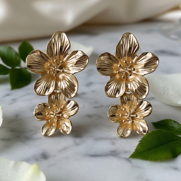 🆕️ Luxury Golden Flower Statement Earrings 🌸 Vintage Style Elegant Studs 🌟 - Picture 11 of 13